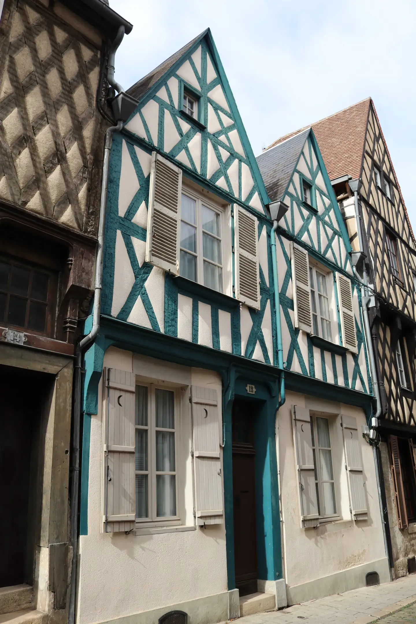 Maisons à pans de bois de la rue Bourbonnoux à Bourges, colombages et pignons sur rue