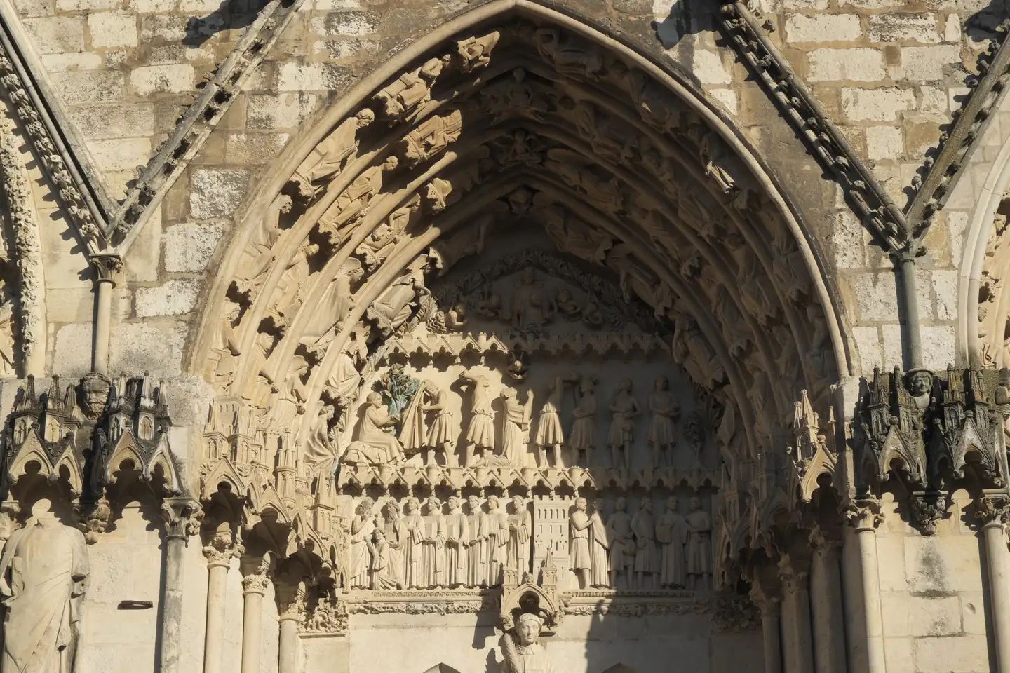 Voussures sculptées des portails de la façade occidentale de la cathédrale Saint-Étienne de Bourges